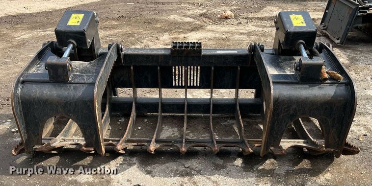 image for item MN9302 Caterpillar  84"W skid steer grapple bucket