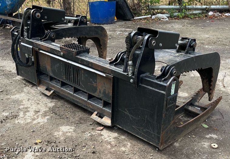 image for item MN9302 Caterpillar  84"W skid steer grapple bucket