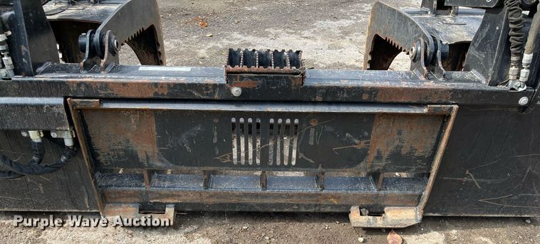 image for item MN9302 Caterpillar  84"W skid steer grapple bucket