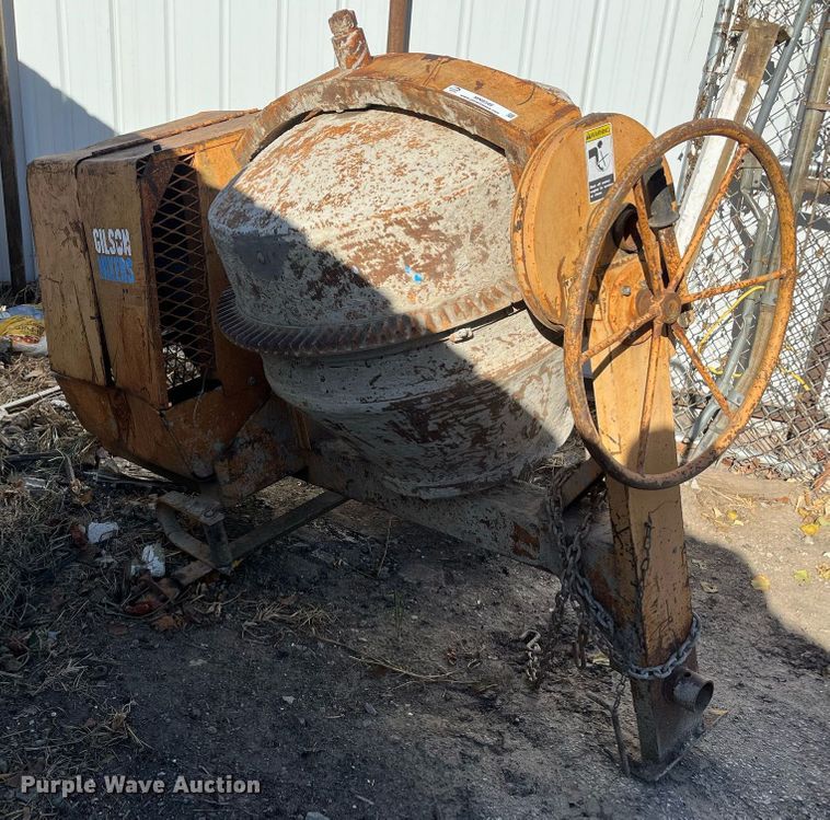 image for item MN9348 Gilson  concrete mixer