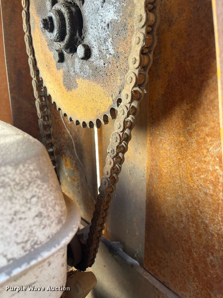 image for item MN9348 Gilson  concrete mixer