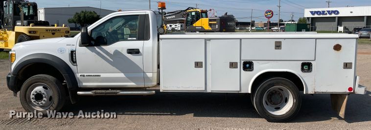 image for item MR9343 2017 Ford F550 Super Duty XL  utility / service truck