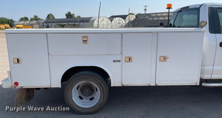 image for item MR9343 2017 Ford F550 Super Duty XL  utility / service truck