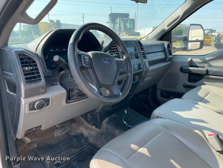 image for item MR9343 2017 Ford F550 Super Duty XL  utility / service truck