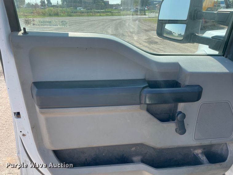 image for item MR9343 2017 Ford F550 Super Duty XL  utility / service truck