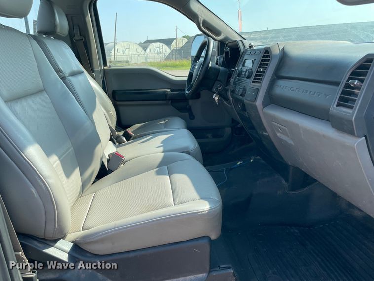 image for item MR9343 2017 Ford F550 Super Duty XL  utility / service truck