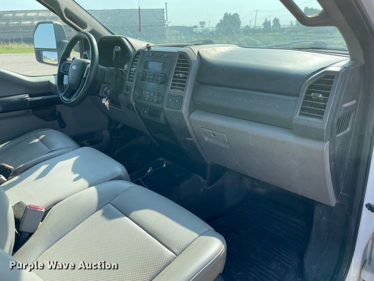 image for item MR9343 2017 Ford F550 Super Duty XL  utility / service truck