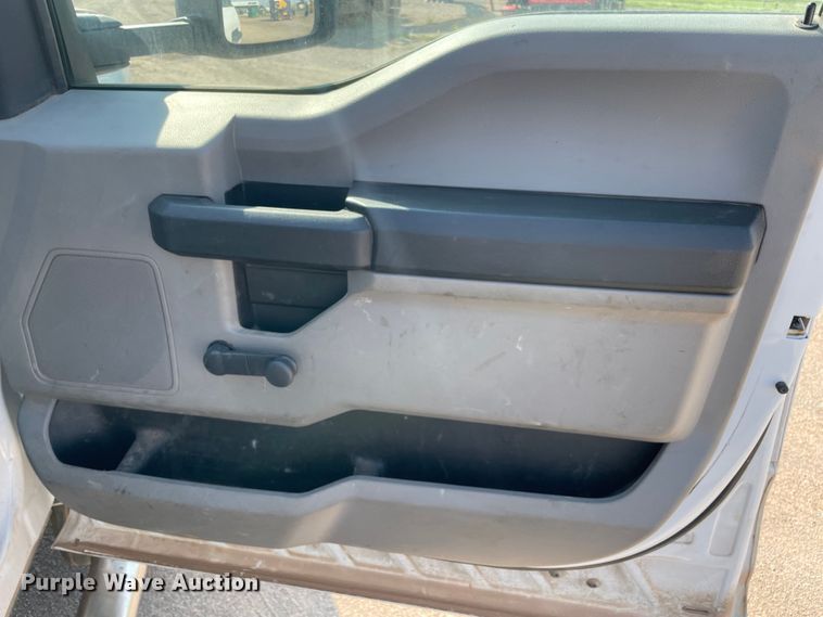 image for item MR9343 2017 Ford F550 Super Duty XL  utility / service truck