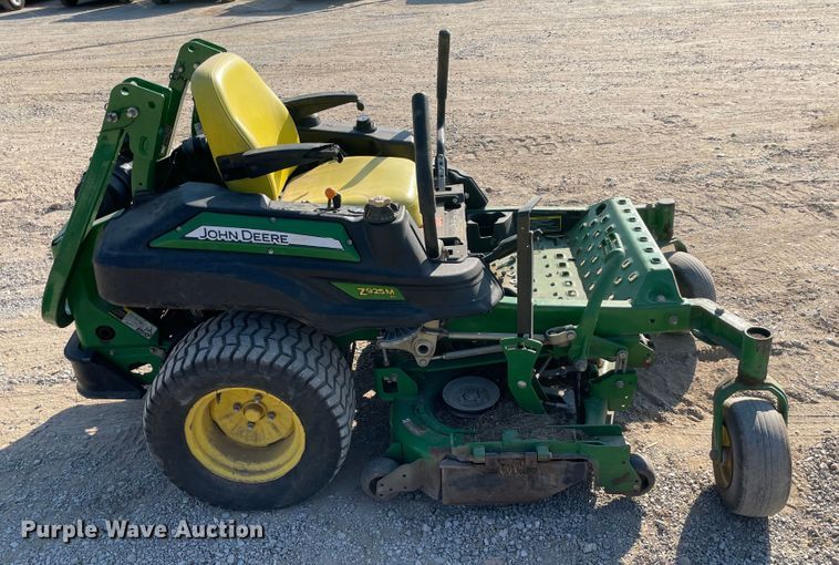 image for item MR9382 John Deere Z925M  lawn mower