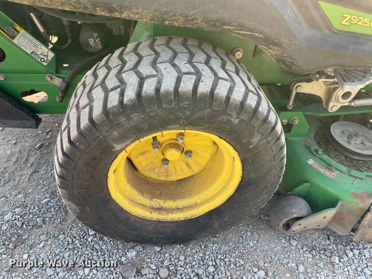 image for item MR9382 John Deere Z925M  lawn mower
