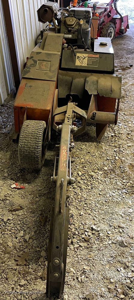 image for item MR9387 2007 Ditch Witch 1820  trencher