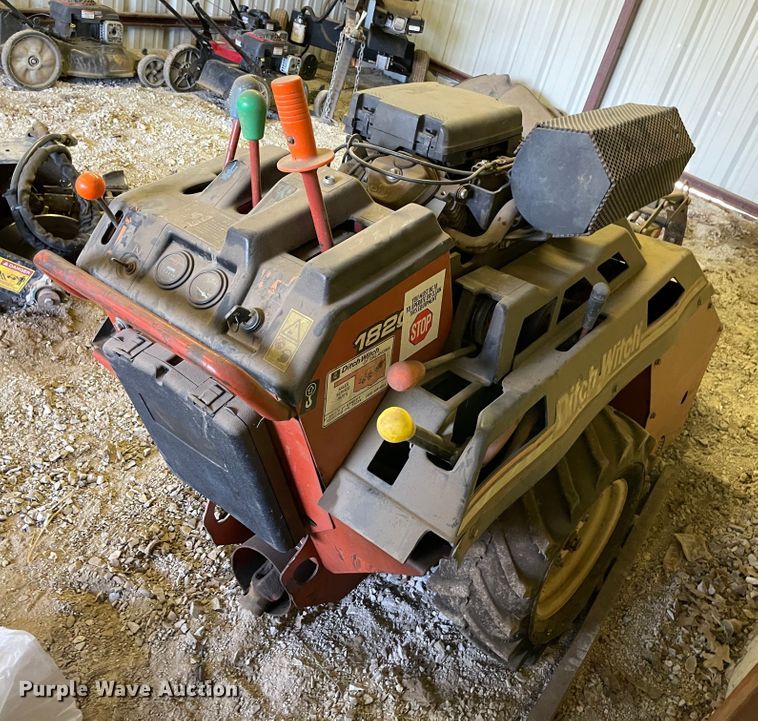 image for item MR9387 2007 Ditch Witch 1820  trencher