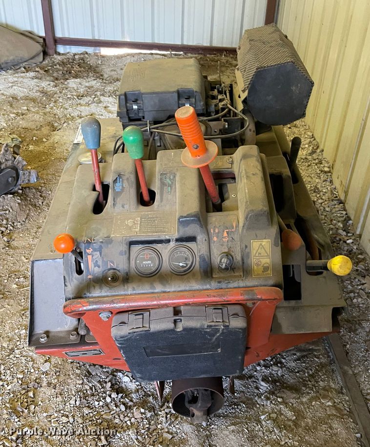 image for item MR9387 2007 Ditch Witch 1820  trencher