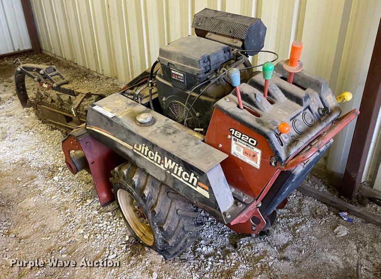 image for item MR9387 2007 Ditch Witch 1820  trencher