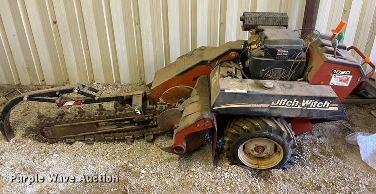 image for item MR9387 2007 Ditch Witch 1820  trencher