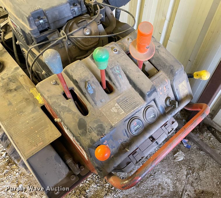 image for item MR9387 2007 Ditch Witch 1820  trencher