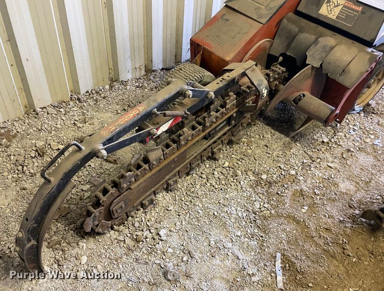 image for item MR9387 2007 Ditch Witch 1820  trencher