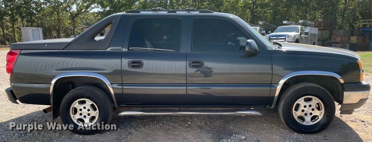 image for item MR9420 2005 Chevrolet Avalanche 1500  pickup truck