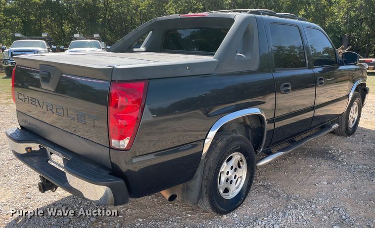 image for item MR9420 2005 Chevrolet Avalanche 1500  pickup truck