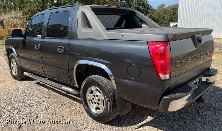 image for item MR9420 2005 Chevrolet Avalanche 1500  pickup truck