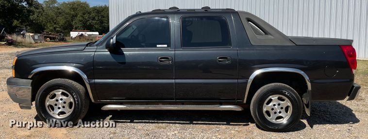 image for item MR9420 2005 Chevrolet Avalanche 1500  pickup truck