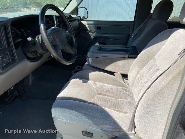 image for item MR9420 2005 Chevrolet Avalanche 1500  pickup truck