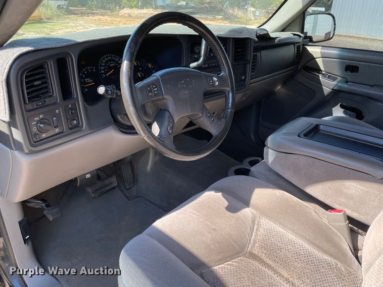 image for item MR9420 2005 Chevrolet Avalanche 1500  pickup truck