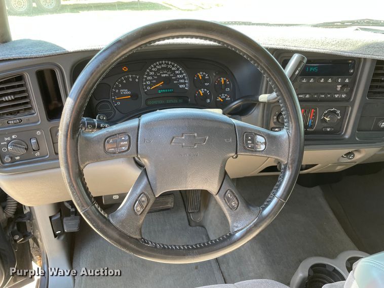 image for item MR9420 2005 Chevrolet Avalanche 1500  pickup truck