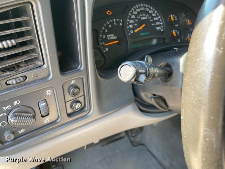 image for item MR9420 2005 Chevrolet Avalanche 1500  pickup truck