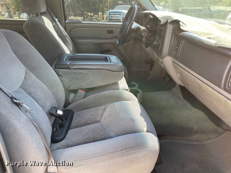 image for item MR9420 2005 Chevrolet Avalanche 1500  pickup truck