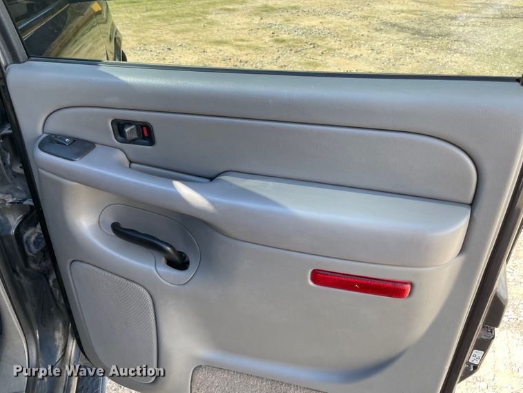 image for item MR9420 2005 Chevrolet Avalanche 1500  pickup truck