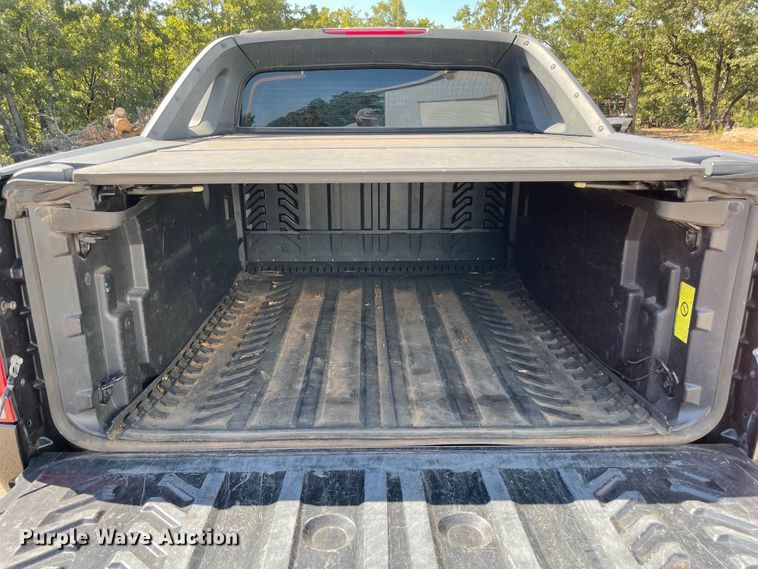 image for item MR9420 2005 Chevrolet Avalanche 1500  pickup truck