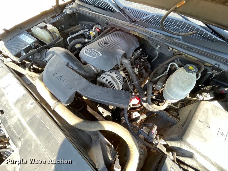 image for item MR9420 2005 Chevrolet Avalanche 1500  pickup truck