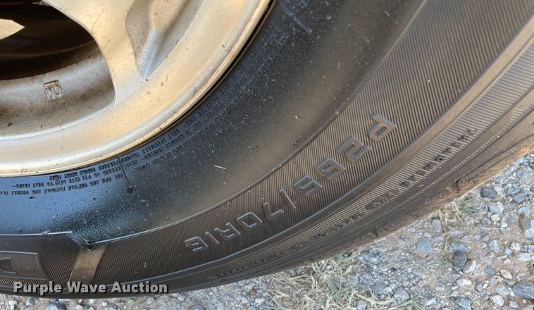 image for item MR9420 2005 Chevrolet Avalanche 1500  pickup truck