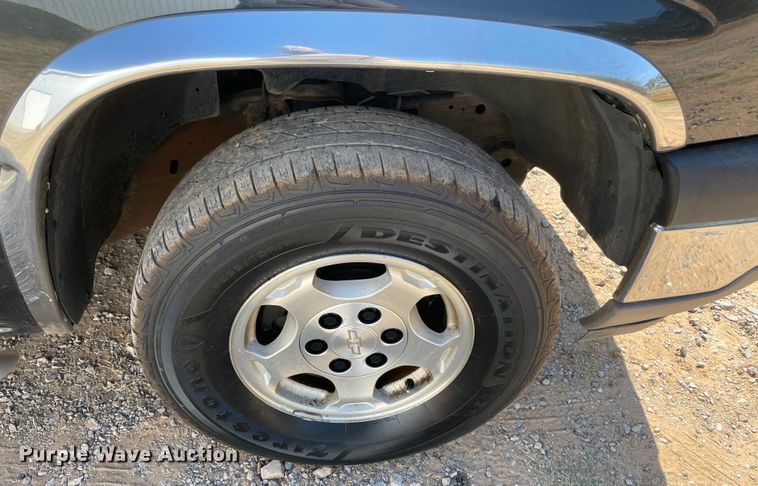 image for item MR9420 2005 Chevrolet Avalanche 1500  pickup truck