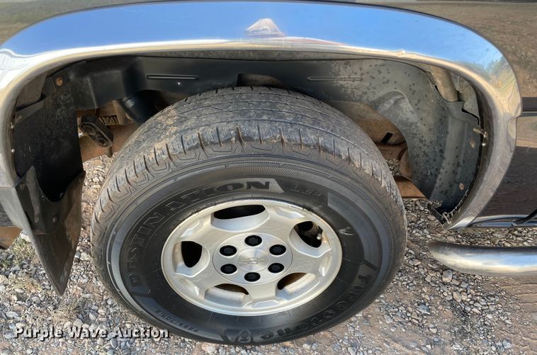 image for item MR9420 2005 Chevrolet Avalanche 1500  pickup truck