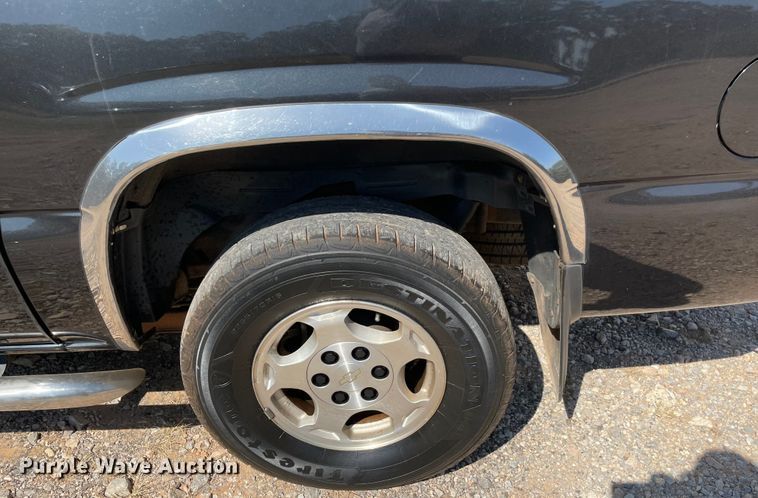 image for item MR9420 2005 Chevrolet Avalanche 1500  pickup truck