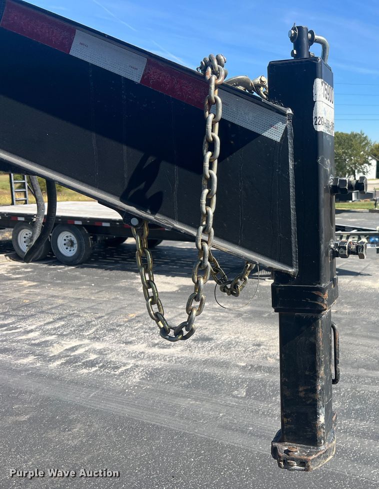 image for item MR9942 2017 Bigtex 22GN-20BK+5MR  equipment trailer