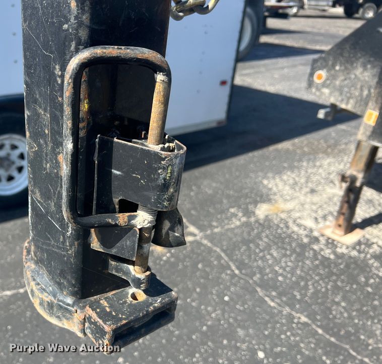 image for item MR9942 2017 Bigtex 22GN-20BK+5MR  equipment trailer