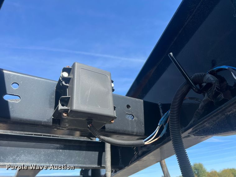 image for item MR9942 2017 Bigtex 22GN-20BK+5MR  equipment trailer