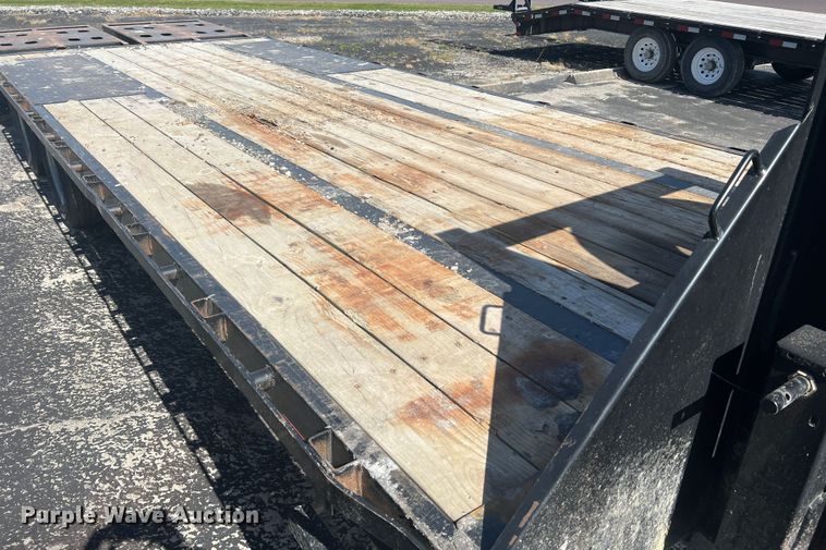 image for item MR9942 2017 Bigtex 22GN-20BK+5MR  equipment trailer