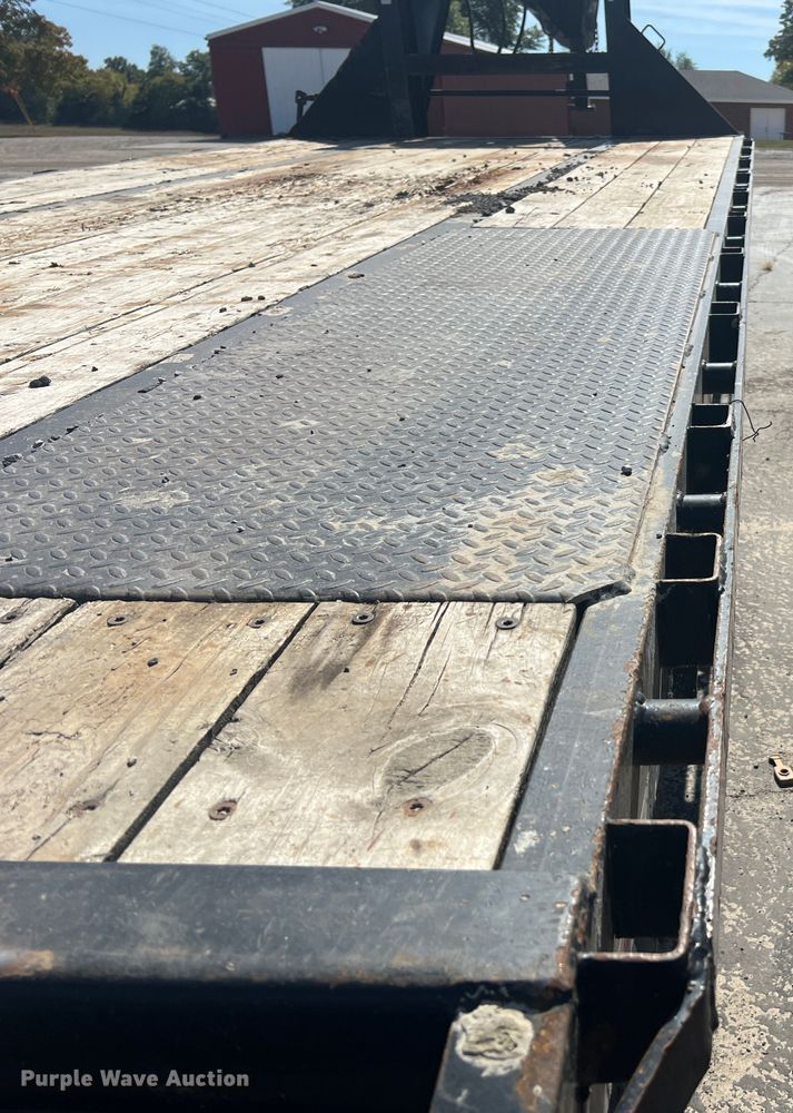 image for item MR9942 2017 Bigtex 22GN-20BK+5MR  equipment trailer