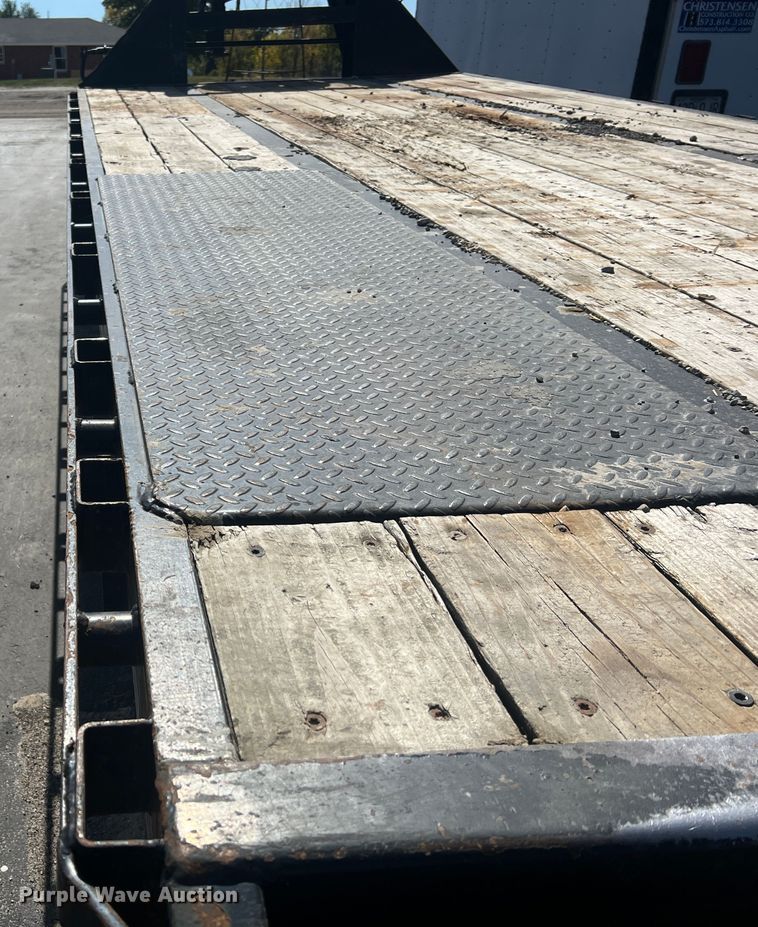 image for item MR9942 2017 Bigtex 22GN-20BK+5MR  equipment trailer