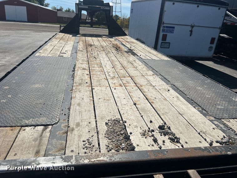 image for item MR9942 2017 Bigtex 22GN-20BK+5MR  equipment trailer