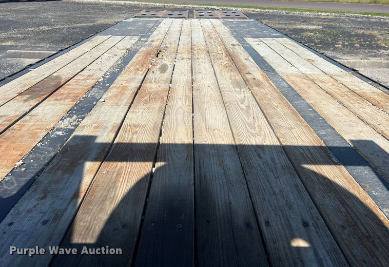 image for item MR9942 2017 Bigtex 22GN-20BK+5MR  equipment trailer