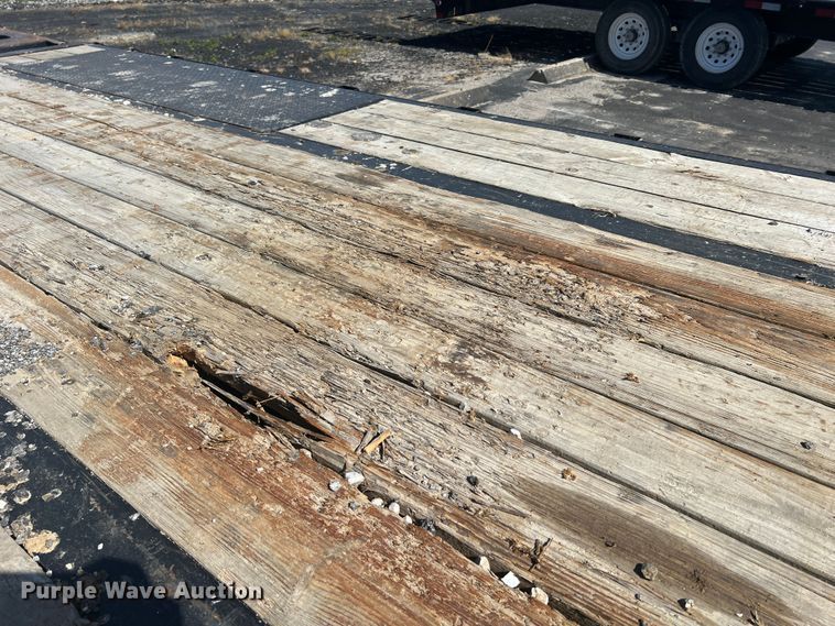 image for item MR9942 2017 Bigtex 22GN-20BK+5MR  equipment trailer