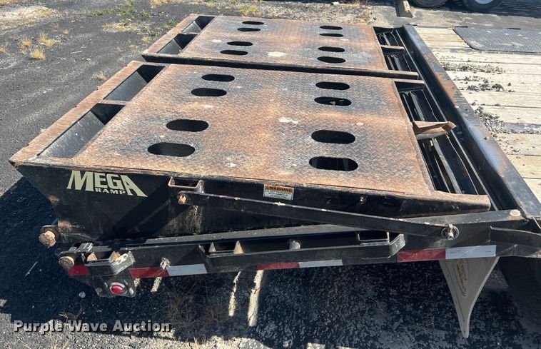 image for item MR9942 2017 Bigtex 22GN-20BK+5MR  equipment trailer