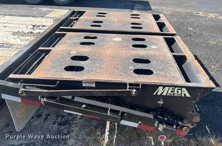 image for item MR9942 2017 Bigtex 22GN-20BK+5MR  equipment trailer