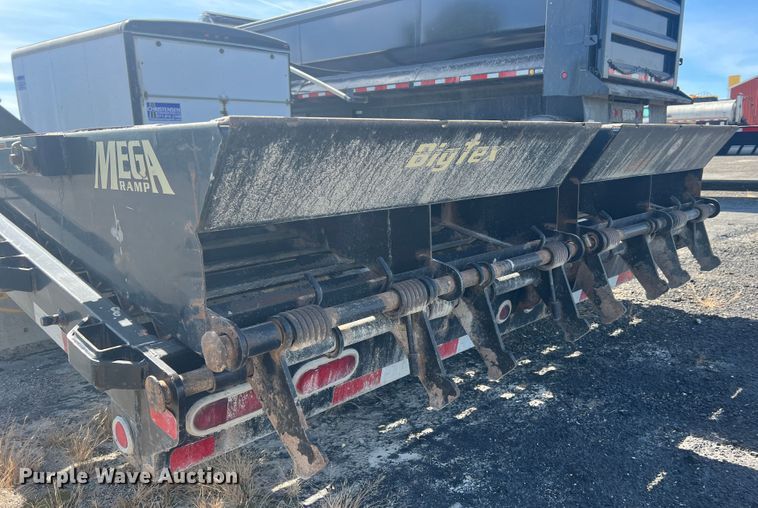 image for item MR9942 2017 Bigtex 22GN-20BK+5MR  equipment trailer