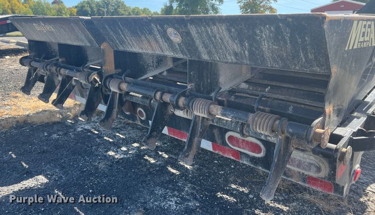 image for item MR9942 2017 Bigtex 22GN-20BK+5MR  equipment trailer